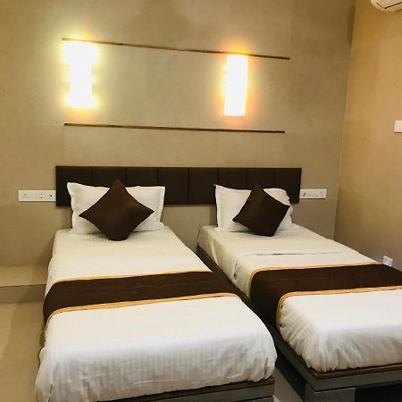 Hotel Blue Berry Gandhinagar Extérieur photo