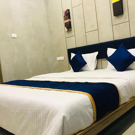 Hotel Blue Berry Gandhinagar Extérieur photo